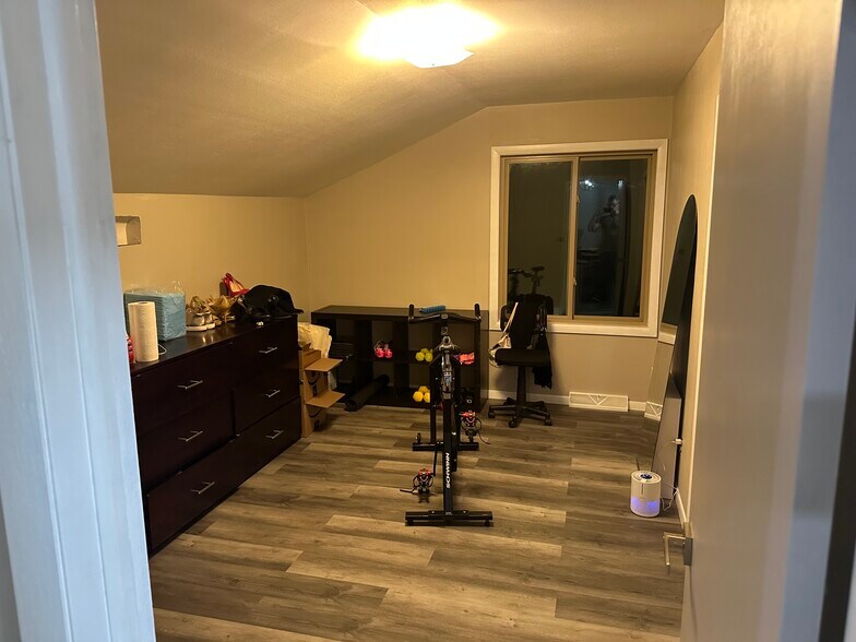 Building Photo - 4646 S 124th St