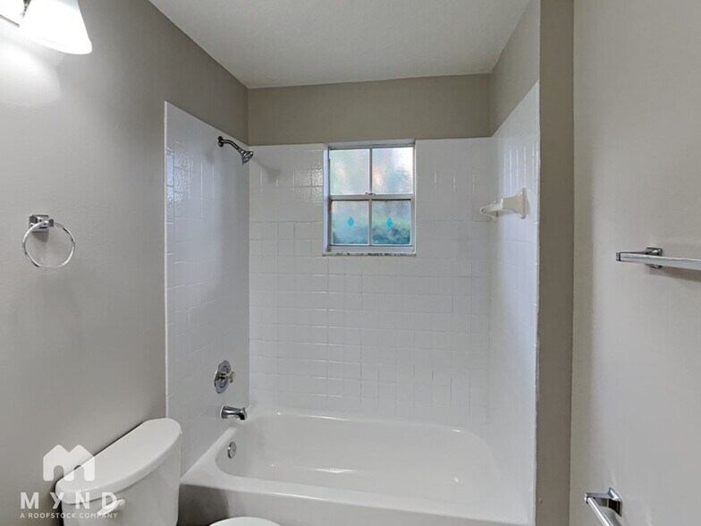 Building Photo - 1778 Chatham Cir
