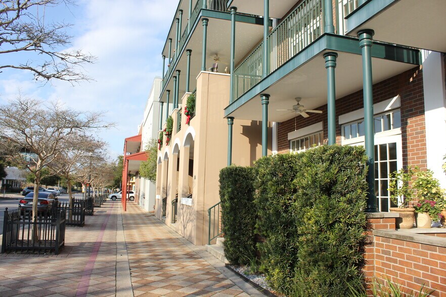 Building Photo - 108 S Alcaniz St