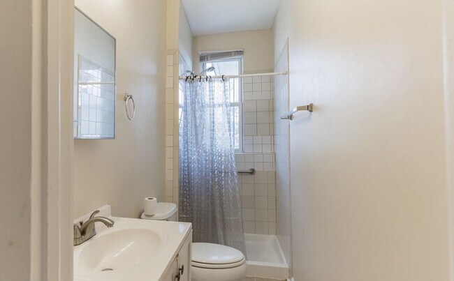 Building Photo - 3014 Clifton Park Terrace