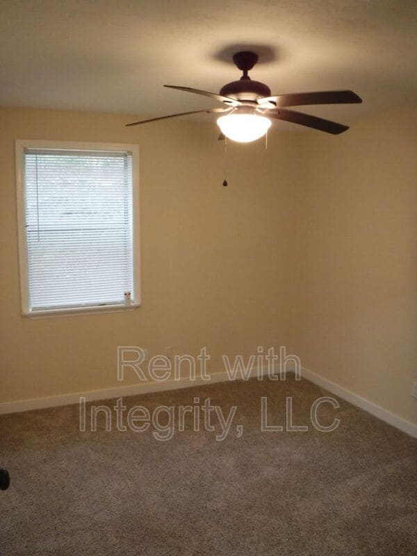 Building Photo - 2308 Sylvan Ct