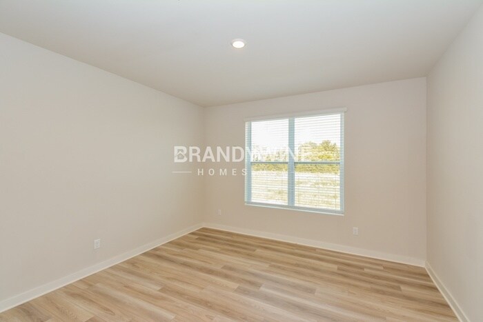 Building Photo - 135 Rising Private Ln