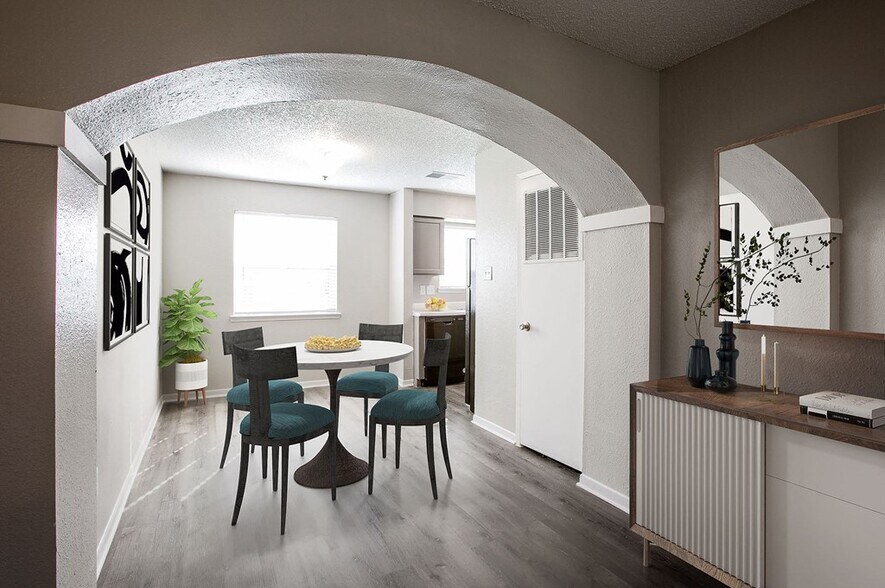 Building Photo - 9036 N Lamar Blvd