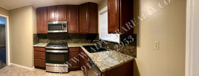 Building Photo - Charming Prairie Village Ranch Home-Availa...