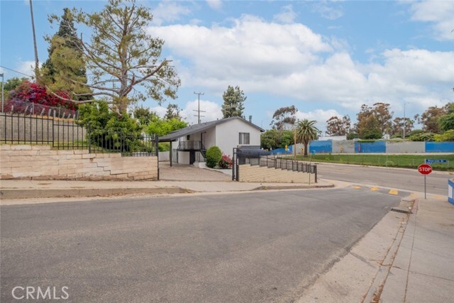 Building Photo - 2254 Riverside Dr