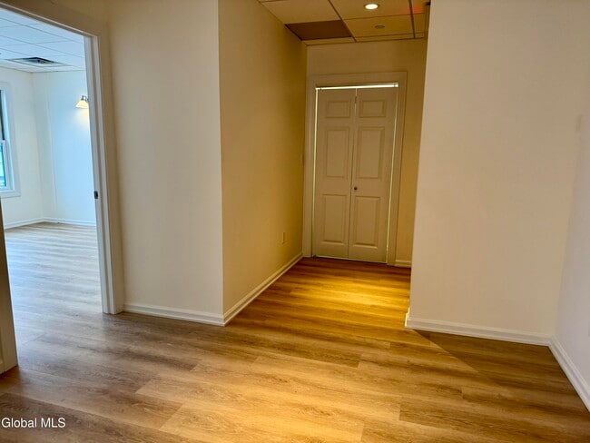 Building Photo - 433 Broadway