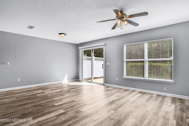 Building Photo - 822 Black Cherry Dr S