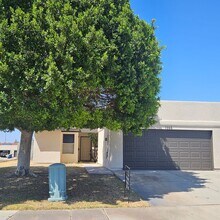 Building Photo - 3 bedroom corner unit for rent