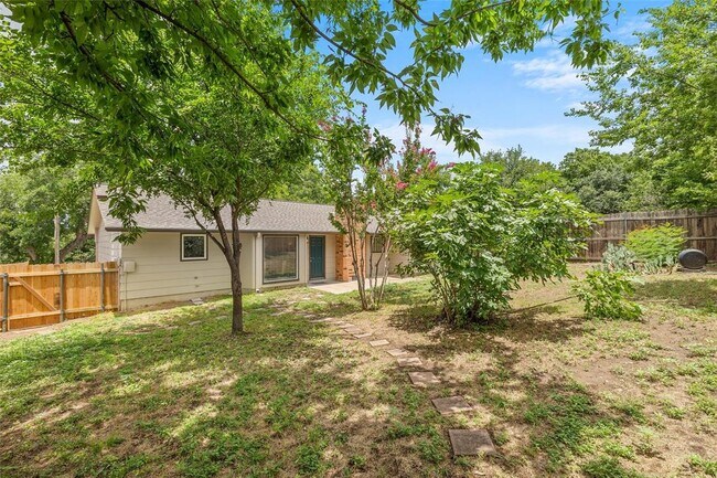 Building Photo - 3205 Santa Monica Dr