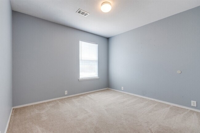 Building Photo - 2402 Pheasant Run