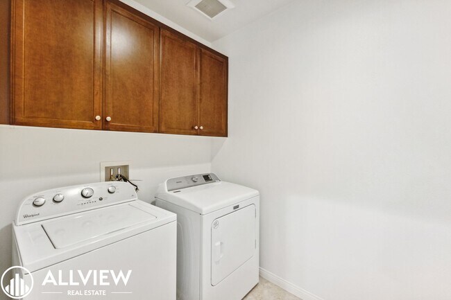 Building Photo - Modern 2 Bed, 2.5 Bath Townhome Available in Aliso Viejo!