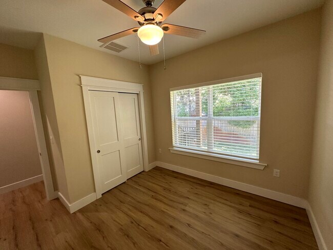 Building Photo - 605 3rd St