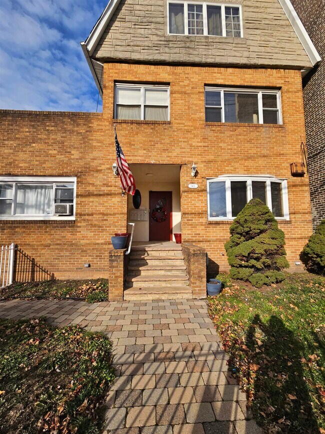 Building Photo - 7411 Park Ave