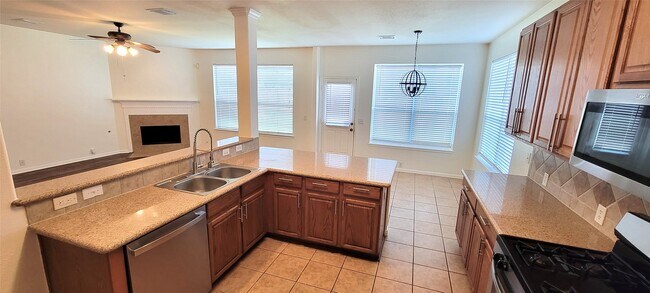 Building Photo - 8801 Sun Haven Ln