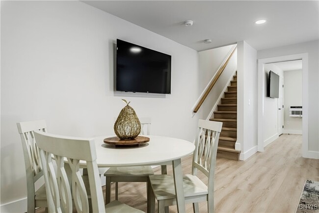 Building Photo - 1104 Main St