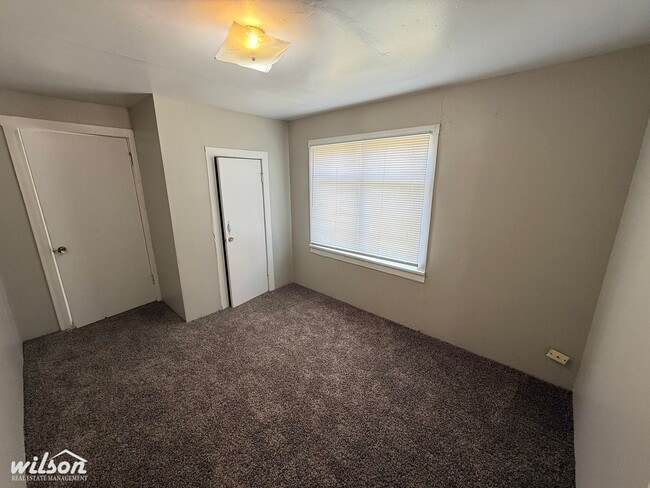 Building Photo - 2 Bedroom, 1 Bath Home with a Large Backyard!