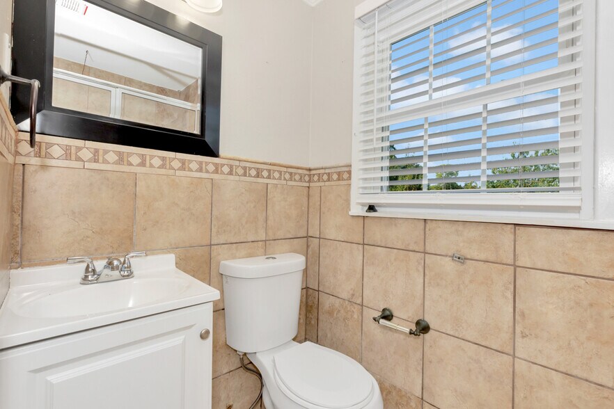 Building Photo - 3116 Hale Dr SW