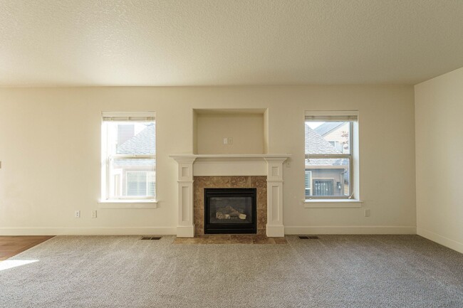 Building Photo - $1000 OFF MOVE IN SPECIAL - 4 Bedroom 2.5 ...