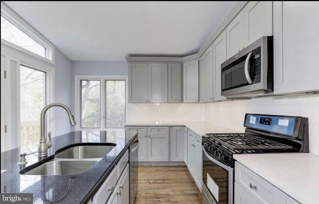 Building Photo - 8306 Rosette Ln