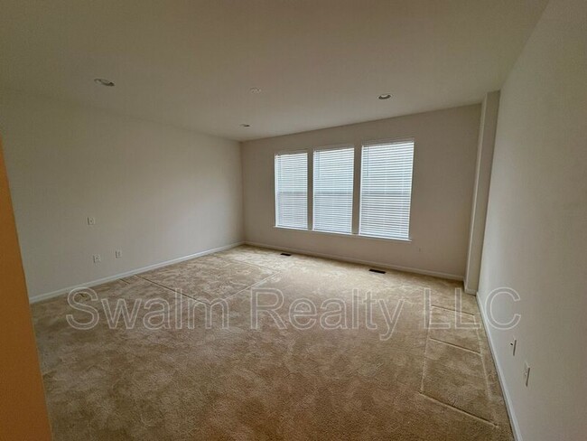Building Photo - 1074 E Davinci Dr
