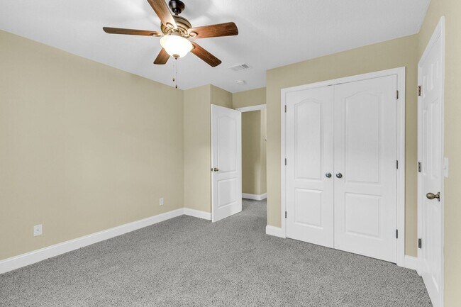 Building Photo - 4 Bedroom 2.5 Bathroom single family home ...