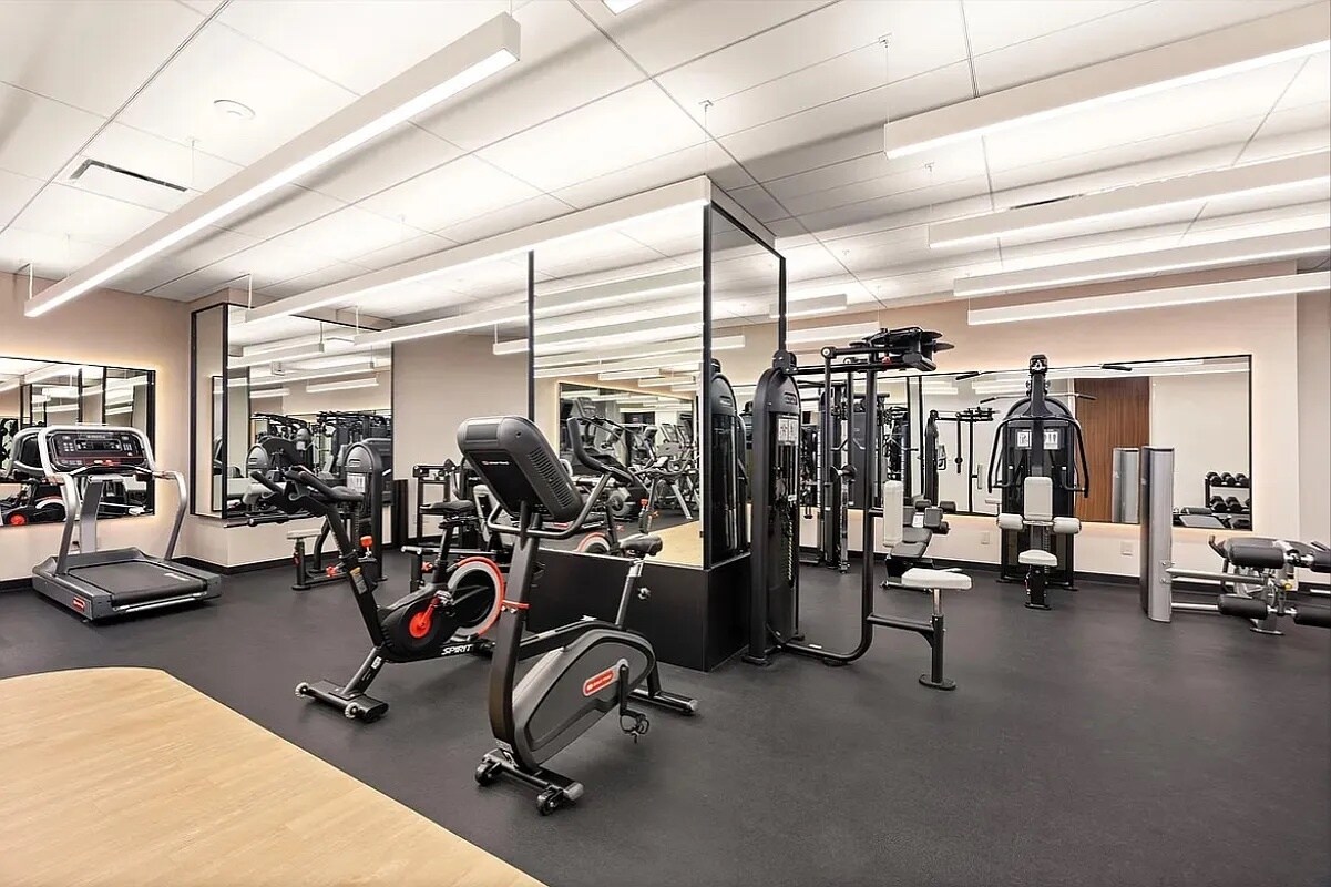 Building Photo - 100 United Nations Plaza