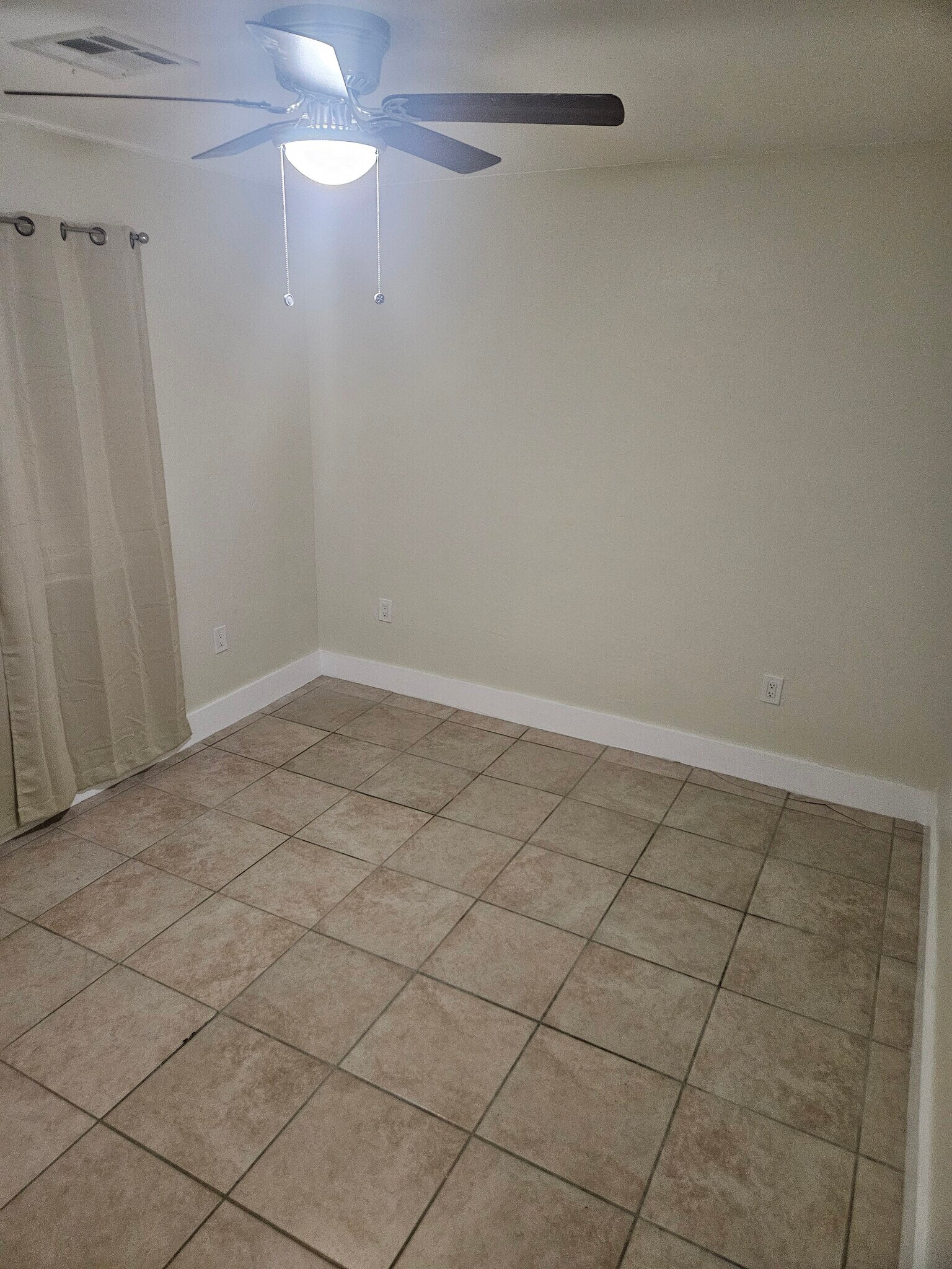 Building Photo - 9628 N 13th St