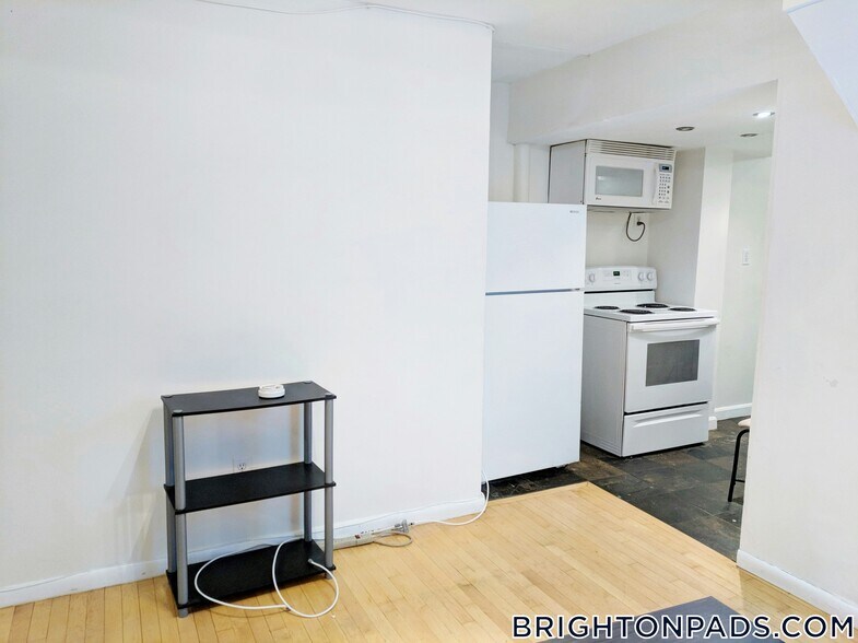 Building Photo - 137 Chiswick Rd