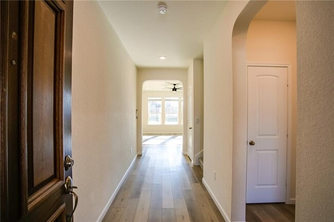 Building Photo - 545 Ayinger Ln