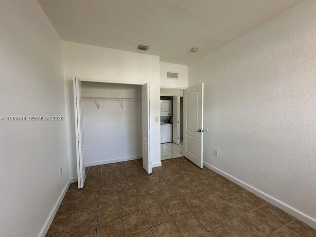 Building Photo - 2524 SE 16th Rd