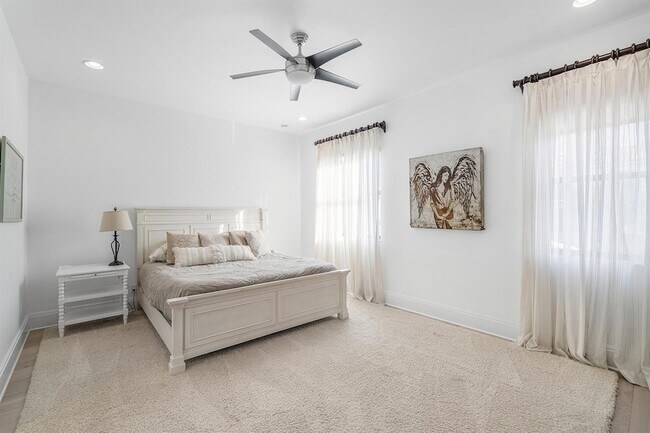 Building Photo - 351 E Boca Raton Rd