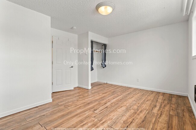 Building Photo - 121 Molalla Ave