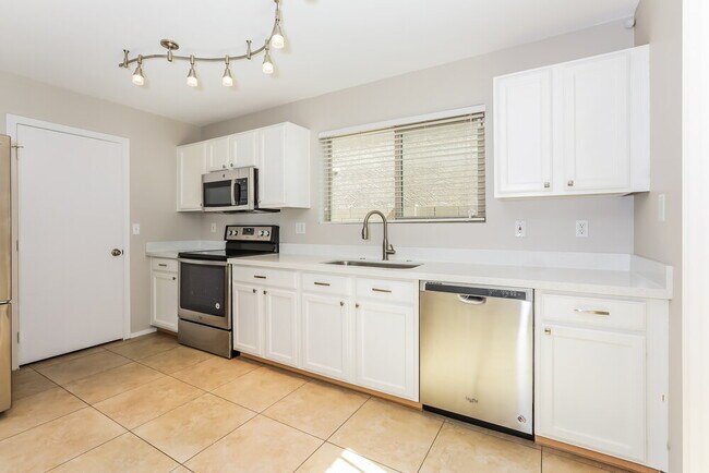 Building Photo - 6061 S Wilson Dr