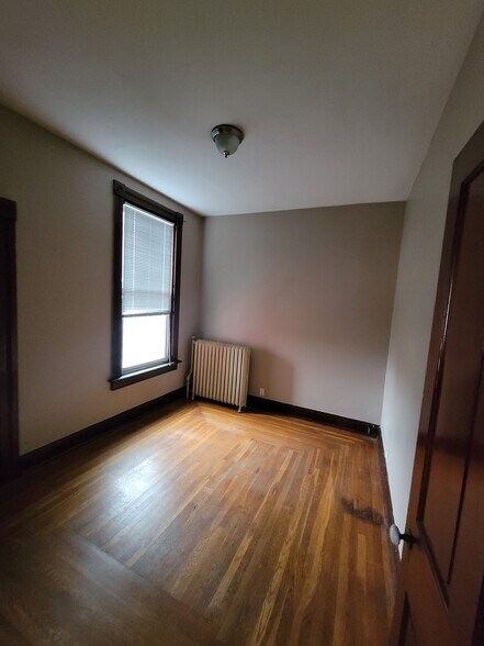 Building Photo - 416 6th Ave