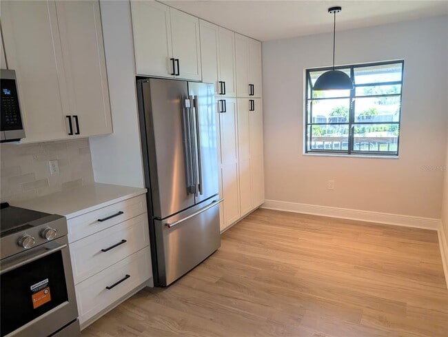 Building Photo - 3850 Mariners Walk