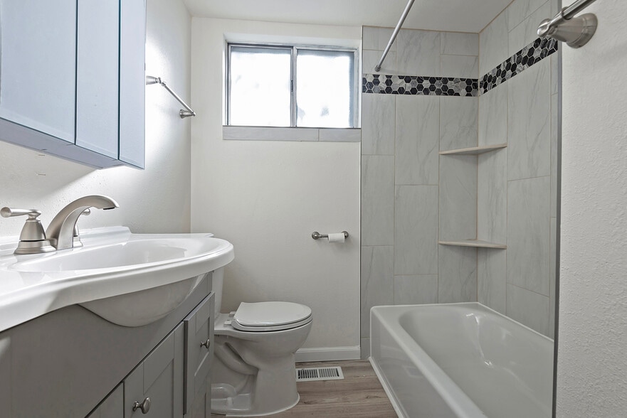 Bathroom 1 - 2723 S Melbourne St