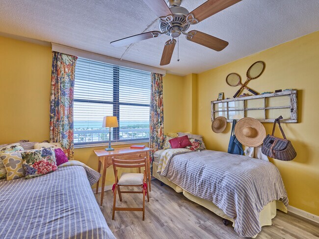 Building Photo - 10600 S Ocean Dr