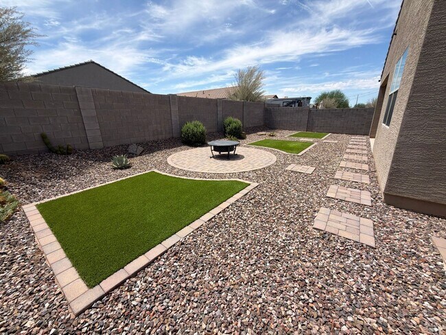 Building Photo - 3673 E Sandoval Dr