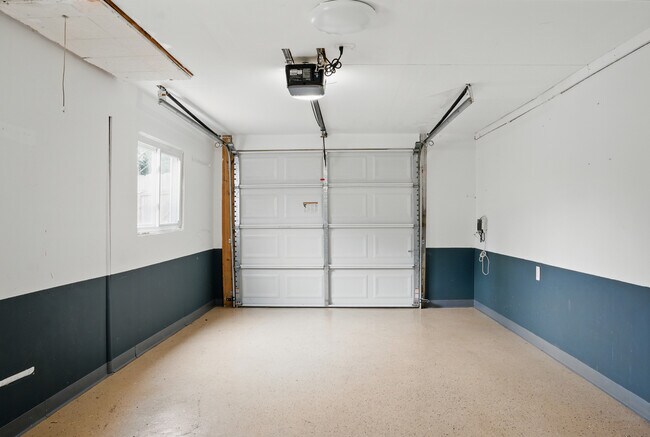 Building Photo - 4857 Westgrove Rd