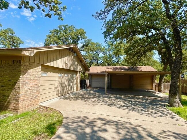 Building Photo - Quiet Community Living in Elm Mott