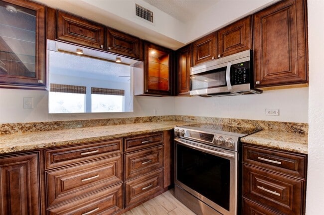 Building Photo - 2137 Casa Rio Cir