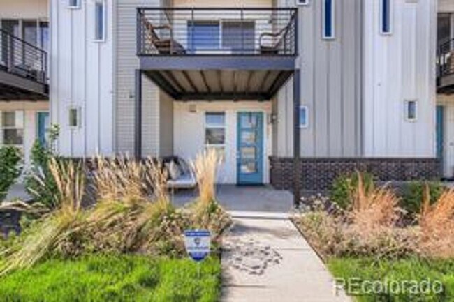 Building Photo - Recently Built Townhome in Hot Midtown!