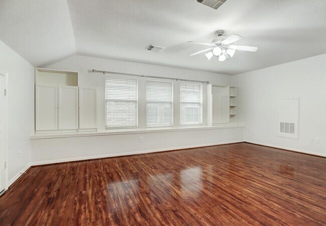Building Photo - 1506 Shady Villa Fern