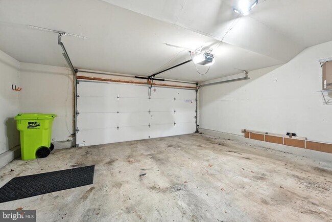 Building Photo - 3363 Beechcliff Dr