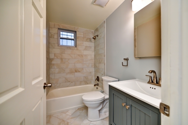 Bathroom - 1921 9 1/2 St NW