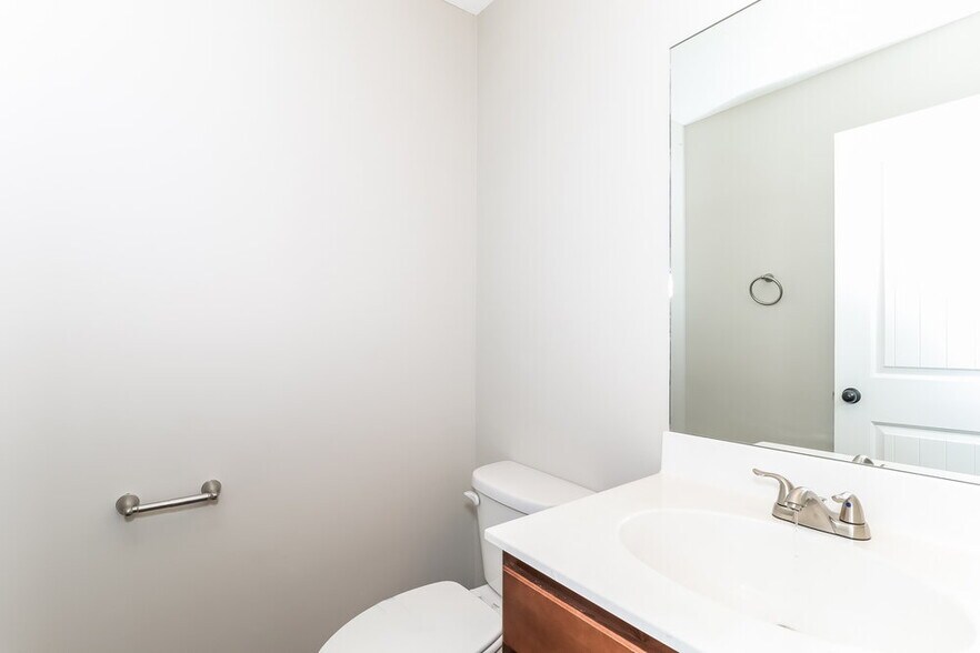 Building Photo - 6164 Humphreys Dr