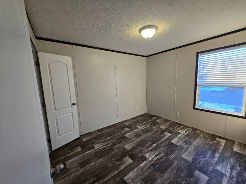 Building Photo - 15 Golfview Ct