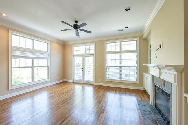 Building Photo - 913 Telfair Close