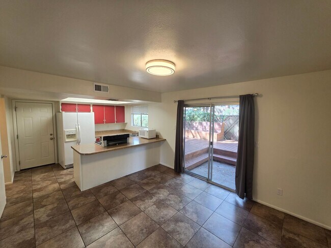 Building Photo - 3885 N Fanning Dr