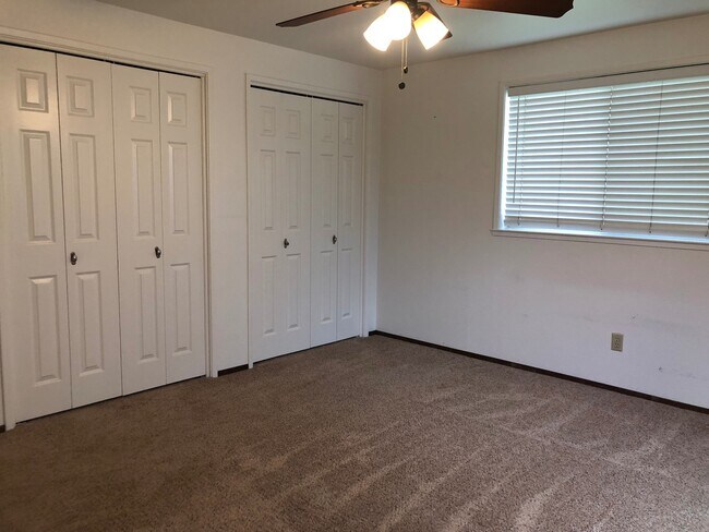 Building Photo - 1980 Sultana Dr